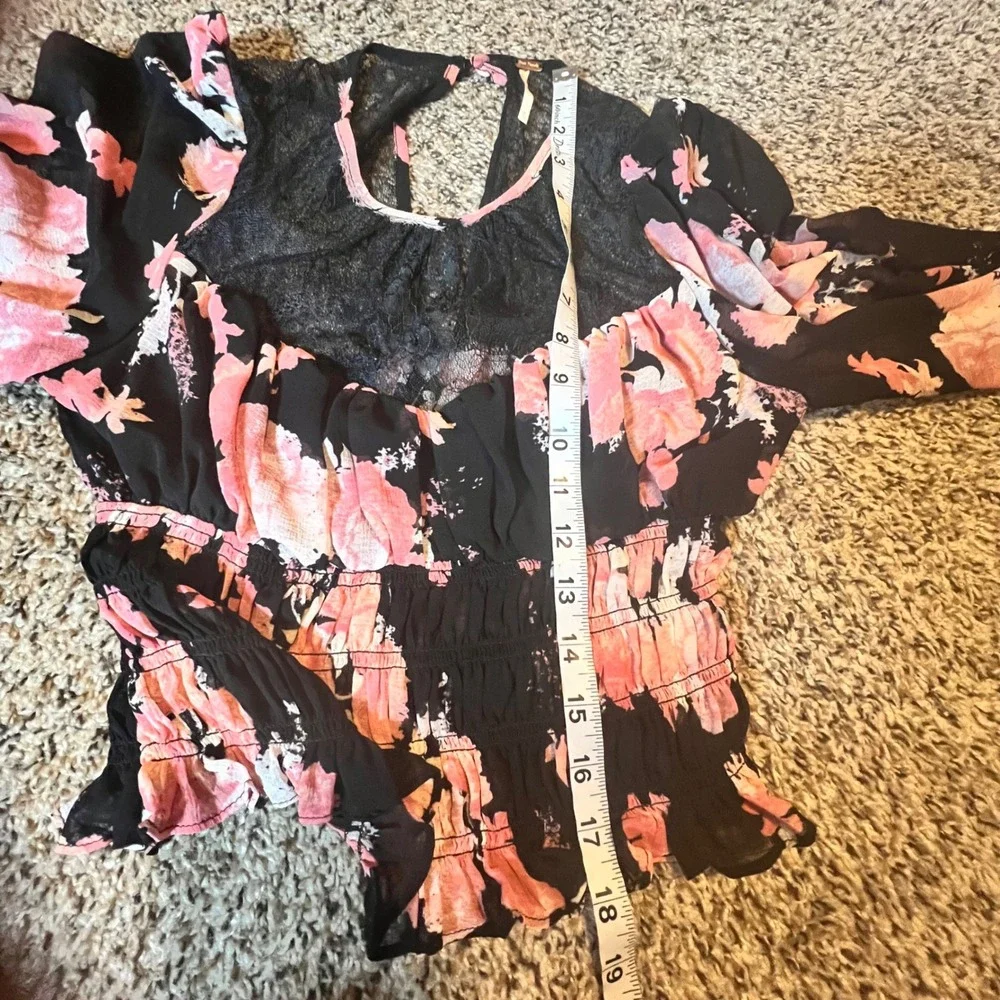 Free People Black Pink Floral Lace Smocked Cropped‎ Long Sleeve Top Womens XS